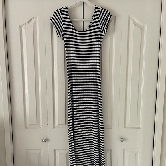 Striped Cross-back Maxi Dress - Picture 2 of 5
